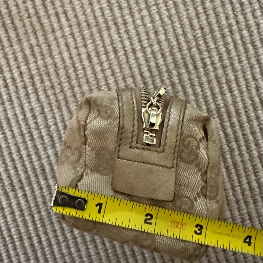 Authentic Y2K Vintage Gucci Brown Logo & Heart Gold Charm Zippered Makeup Bag - Picture 17 of 17